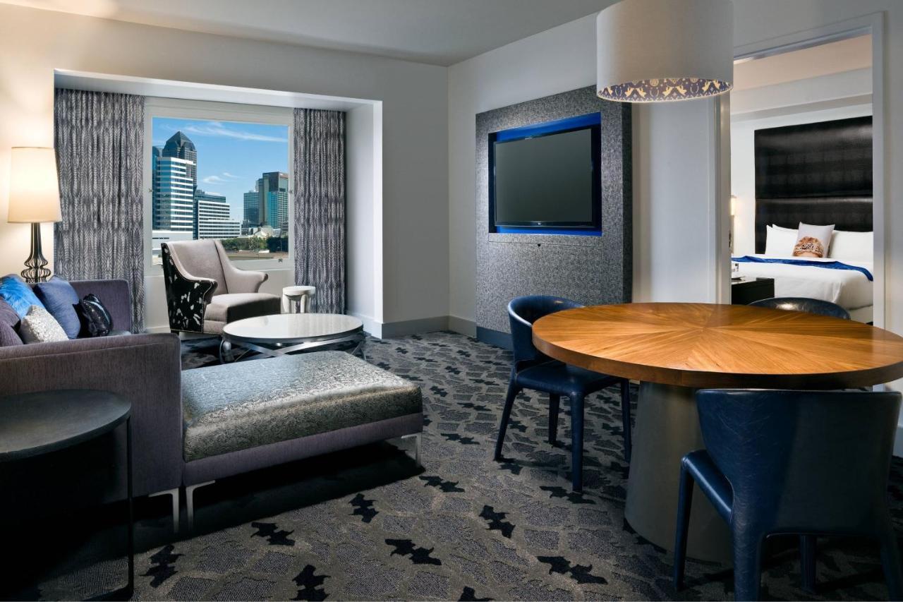 W Dallas Exterior photo