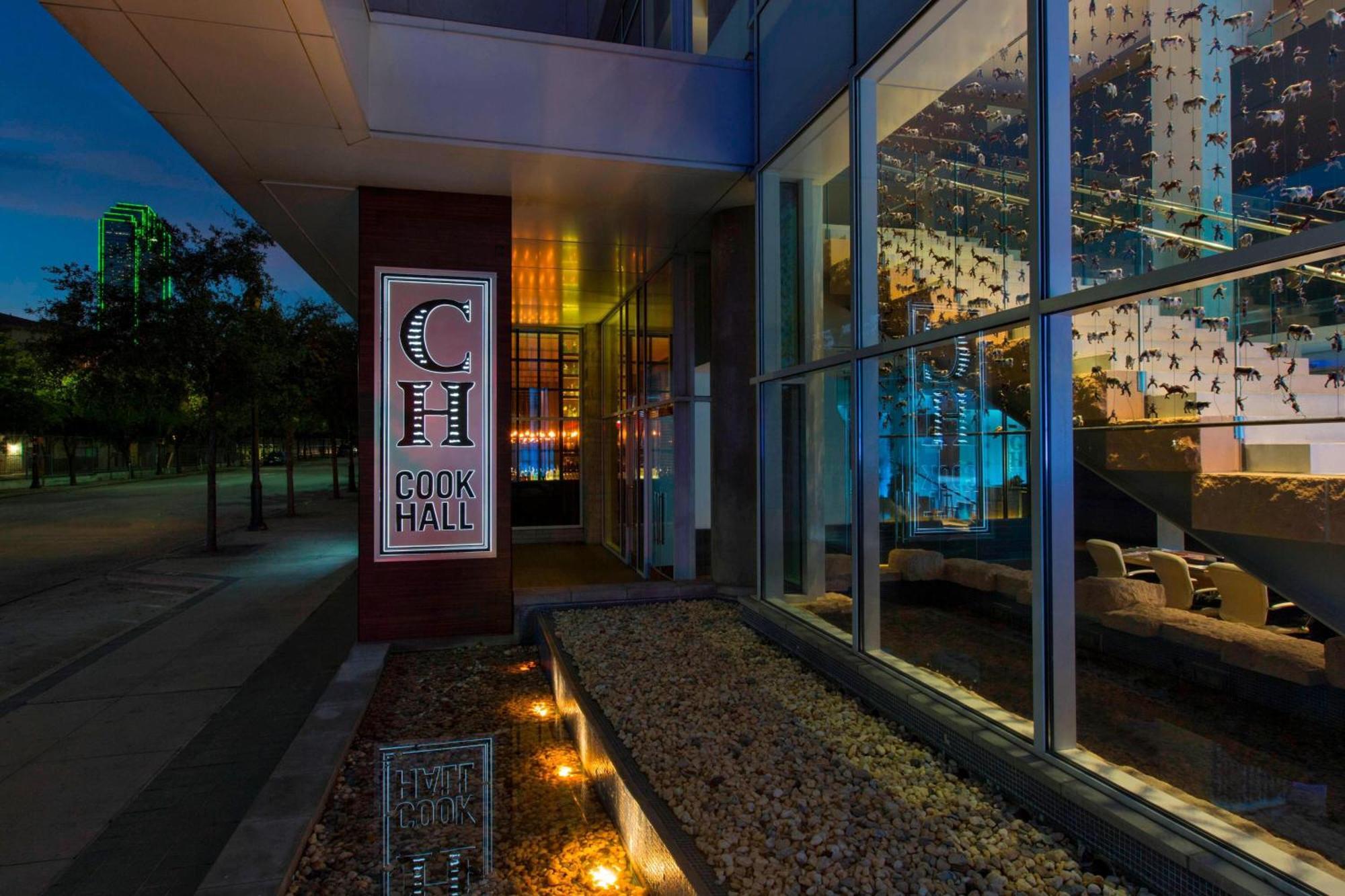 W Dallas Exterior photo